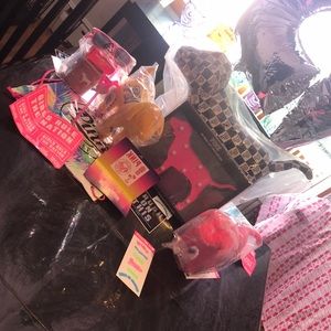 BNWOT VS PINK ACCESSORIES